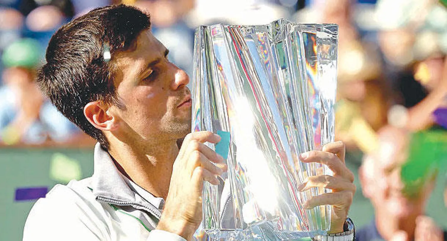 ديوكوفيتش يحتفل بلقب بطولة الأساتذة (أ.ف.ب)