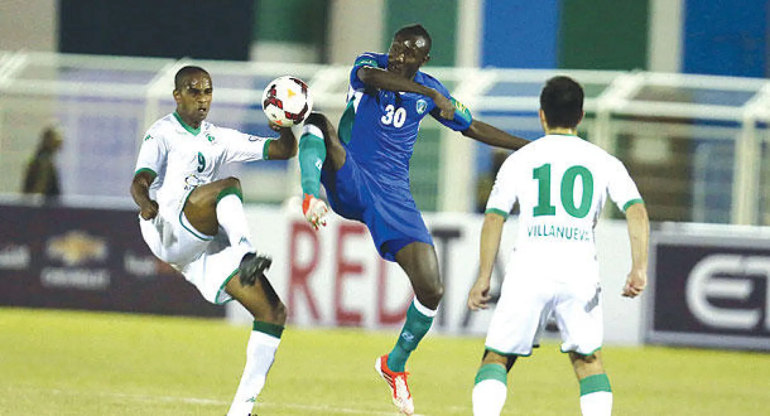 من مباراة الشعلة أمام الشباب الإماراتي في بطولة الخليج