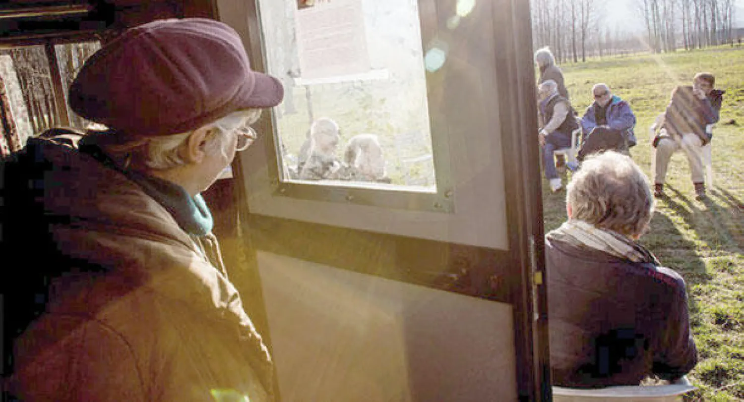 معارضو خط السكك الحديدية الرابط مع فرنسا استبسلوا بقوائم من الادعاءات القانونية (نيويورك تايمز)