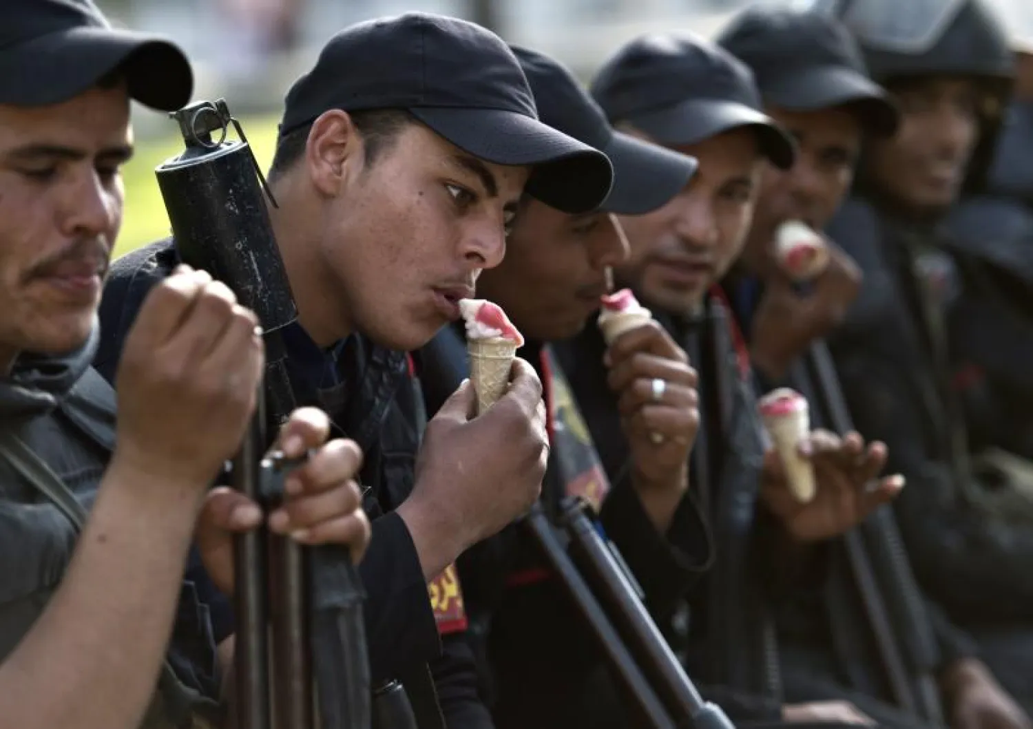 «ساحات معارك» أمام الجامعات المصرية بين الأمن والطلاب «الإخوان»