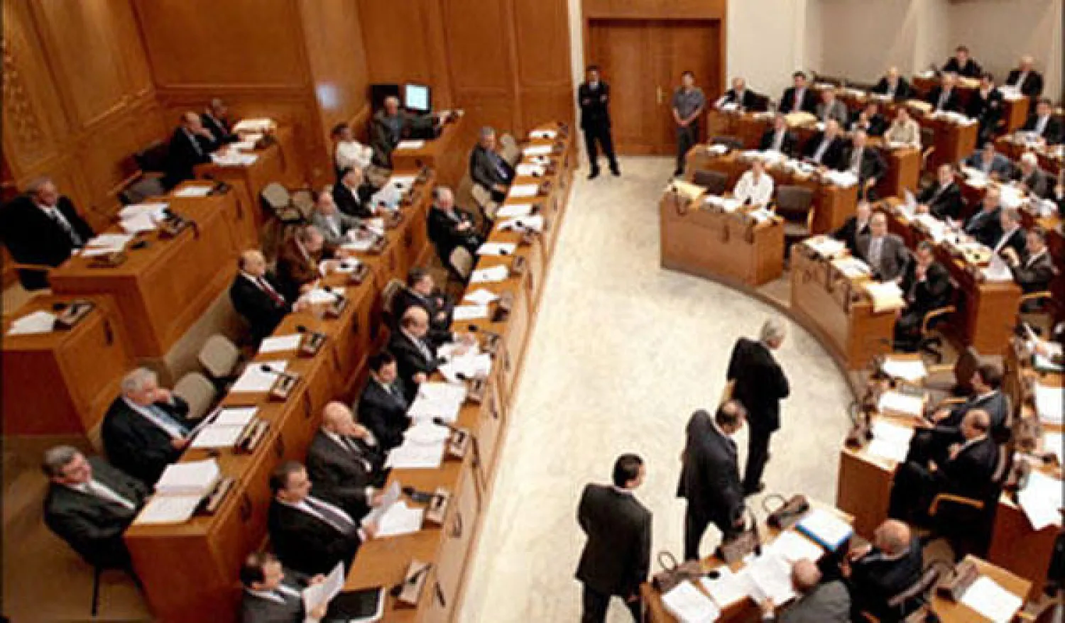 البرلمان اللبناني يتجه لمنح الحكومة الثقة وسلام يتعهد بالأمن والاستقرار