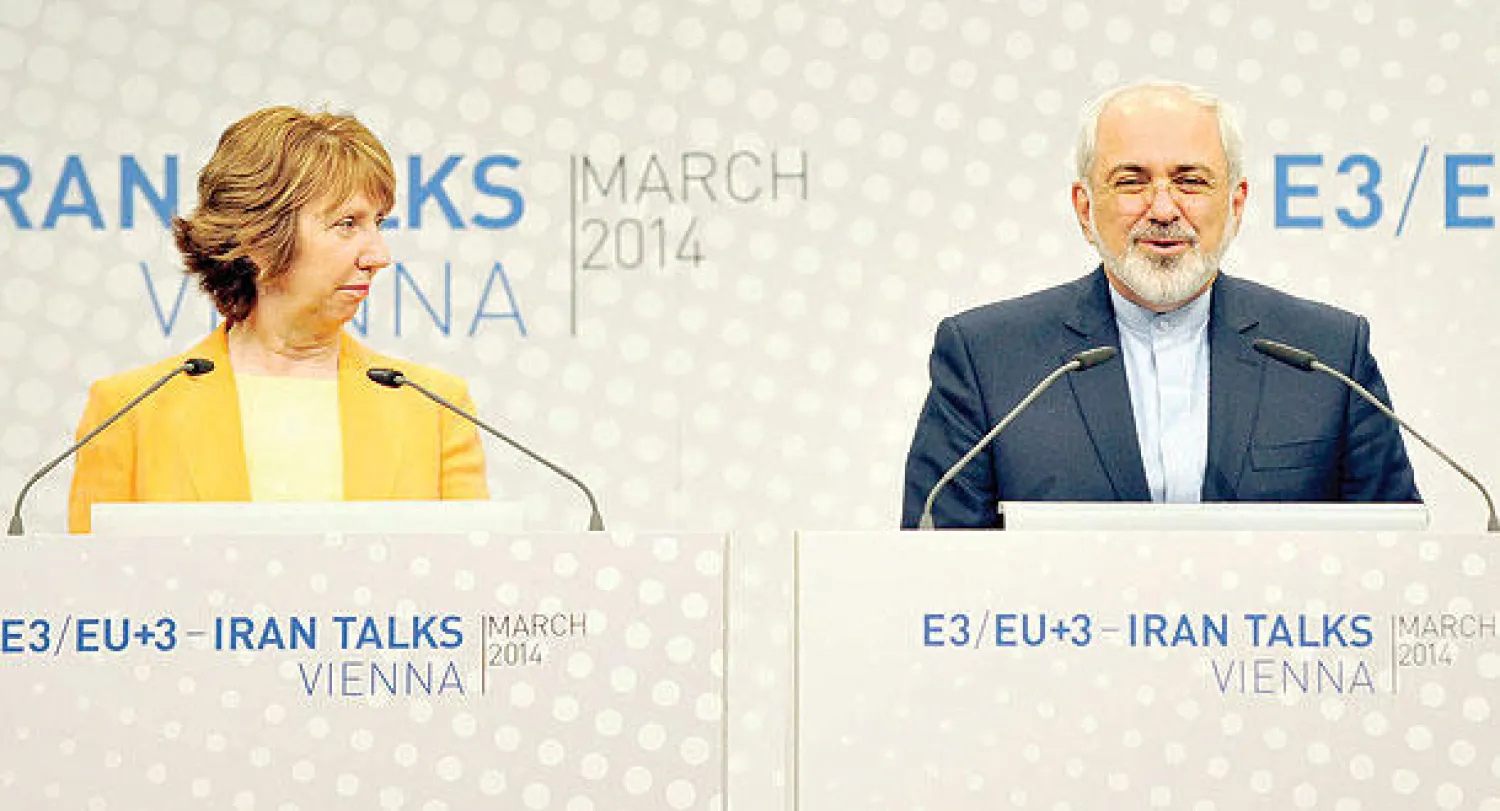 كاثرين آشتون وجواد ظريف أثناء مؤتمر صحافي في فيينا أمس (إ.ب.أ)