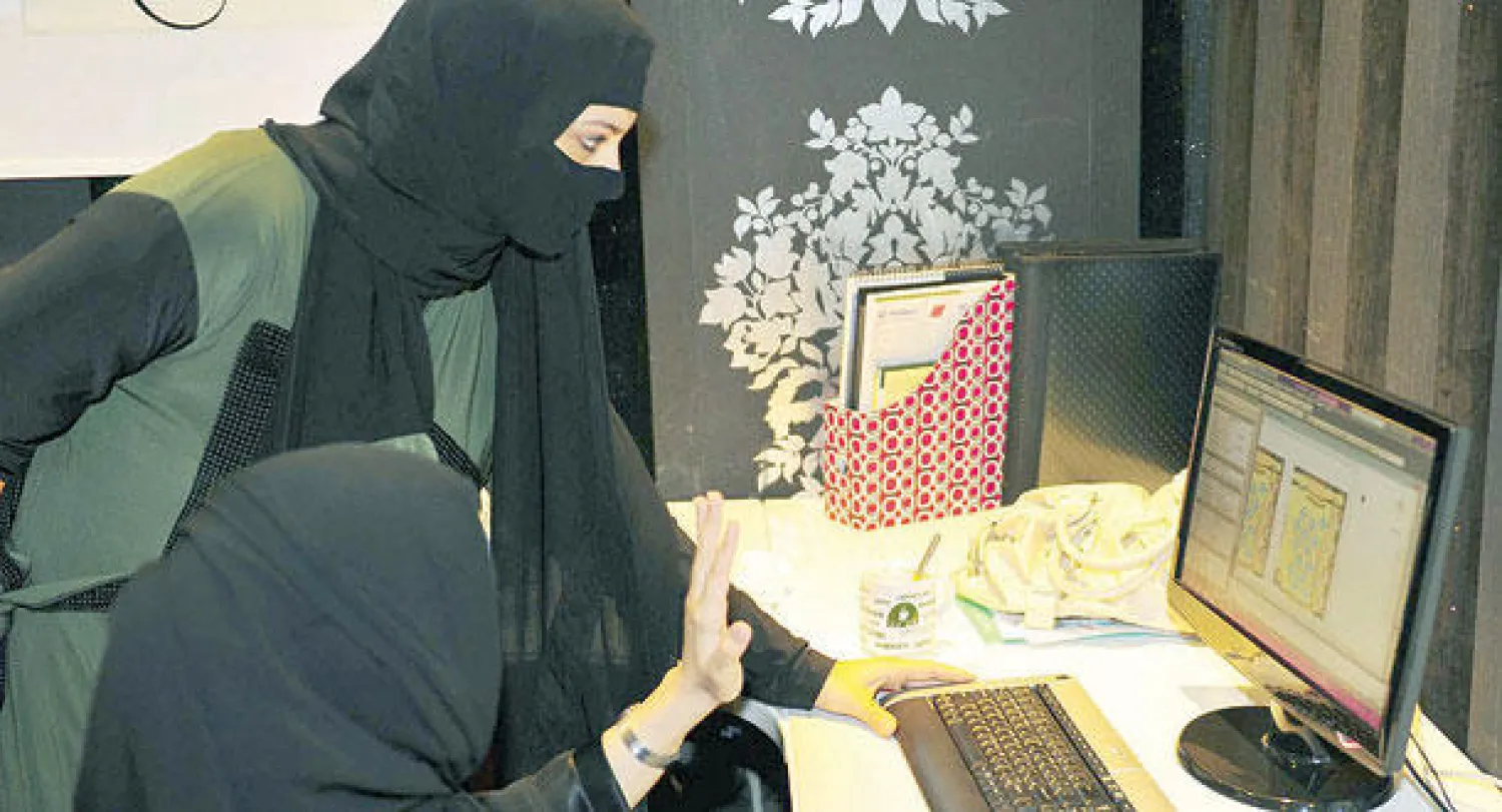 أظهرت الدراسة أن 33 في المائة من السعوديين العاملين في القطاع الخاص يعملون في مجال الخدمات («الشرق الأوسط»)