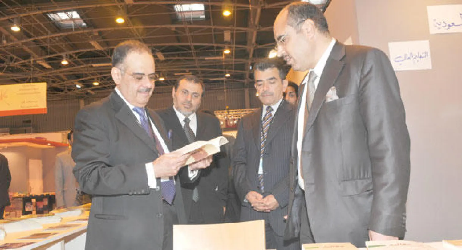 سفير السعودية الدكتور محمد بن إسماعيل آل الشيخ يتجول في الجناح