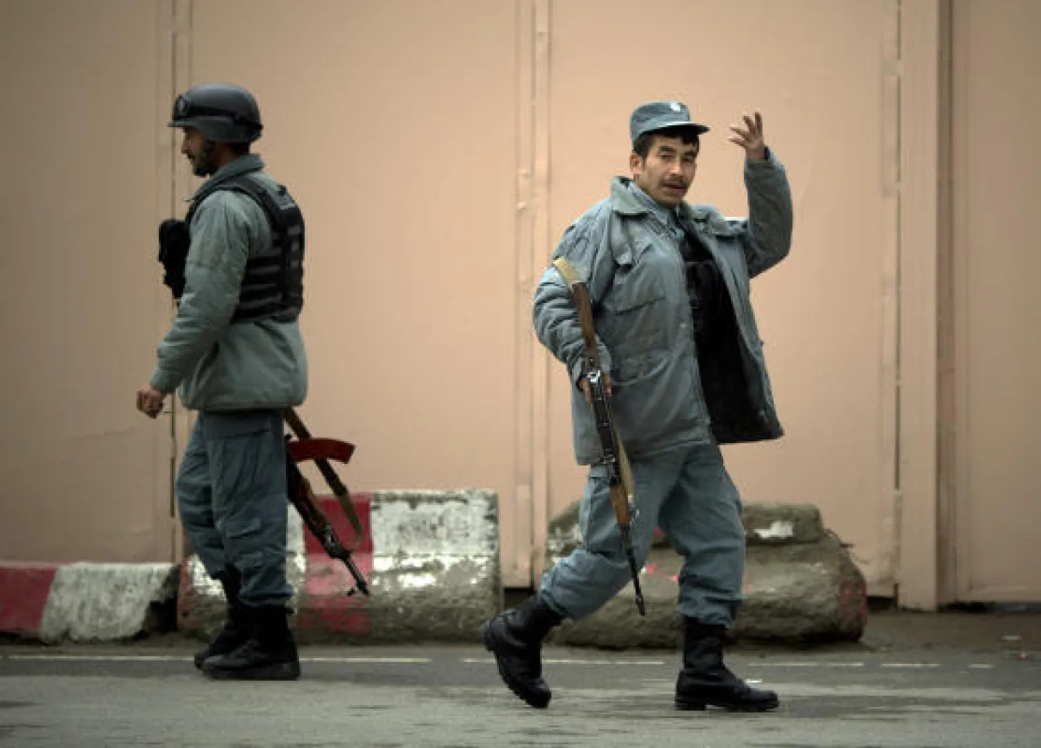 تسعة قتلى في هجوم على فندق بأفغانستان بينهم أطفال وأجانب