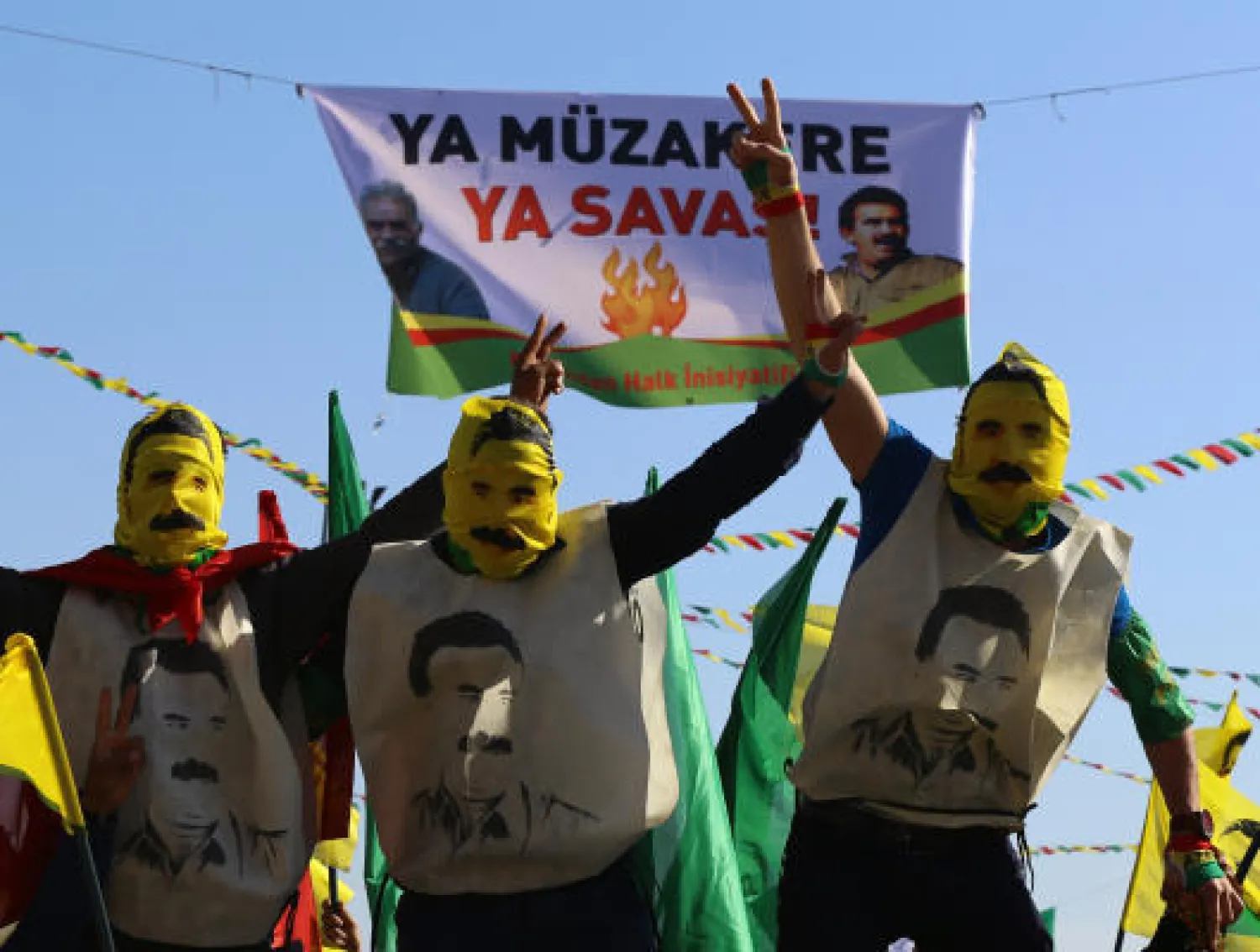 أوجلان يطالب من سجنه تركيا بإنشاء إطار قانوني لمحادثات السلام