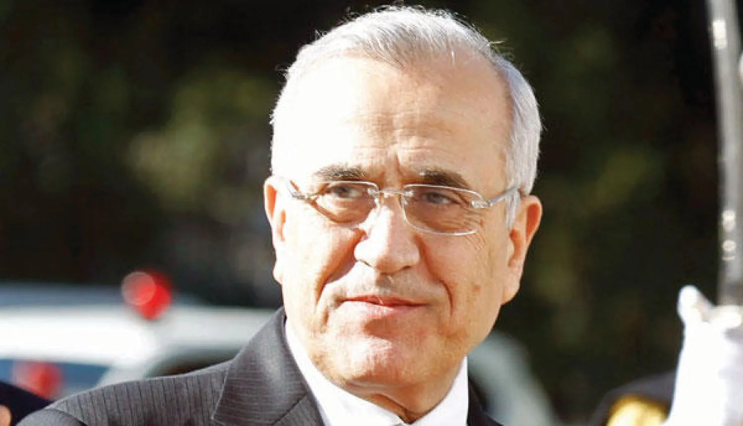 الرئيس اللبناني يحدد نهاية الشهر الحالي موعدا لاستئناف الحوار ويجدد رفض التمديد