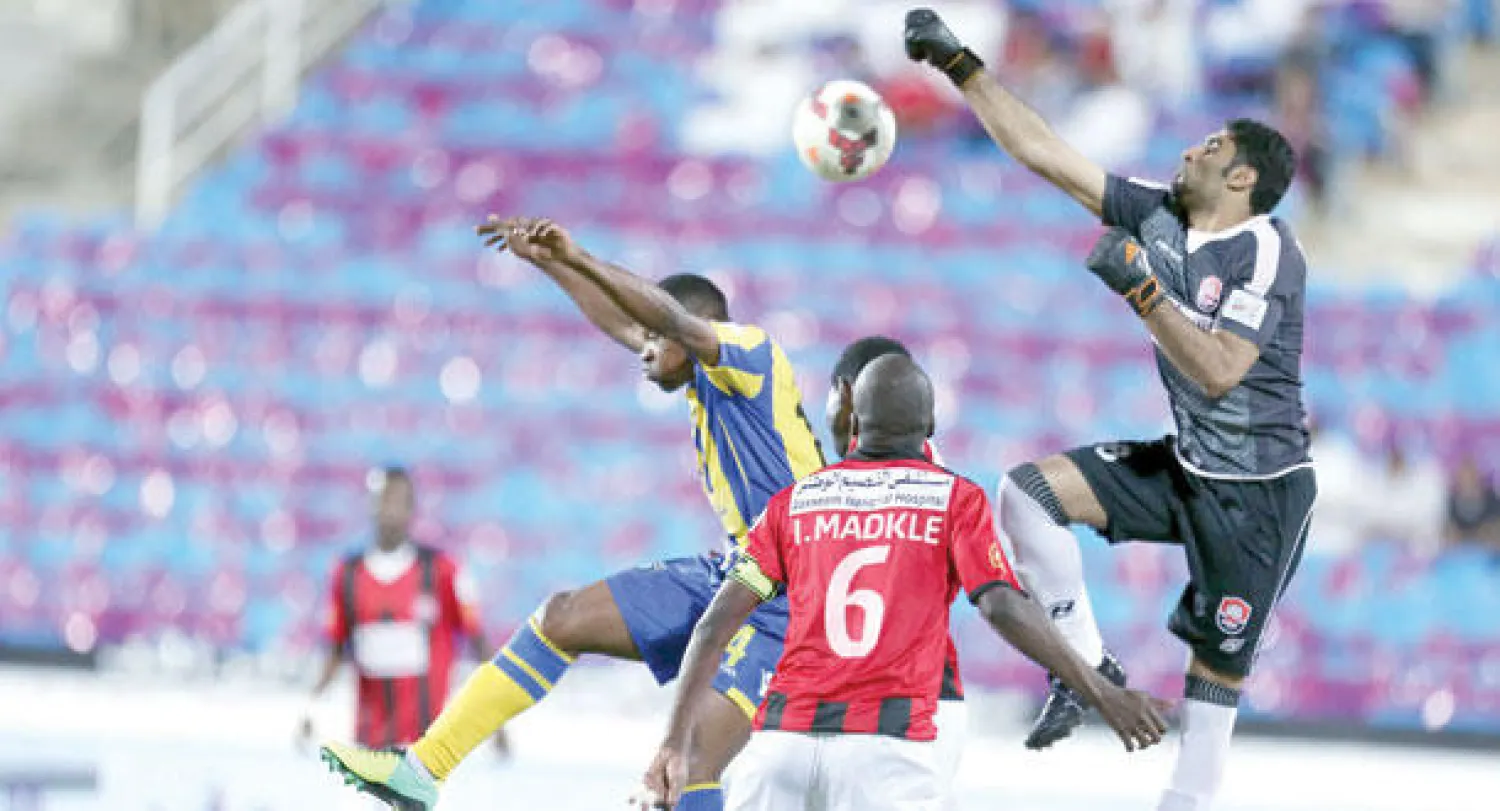 من مباراة التعاون والرائد أمس في دوري المحترفين السعودي (تصوير: عبدالعزيز النومان)