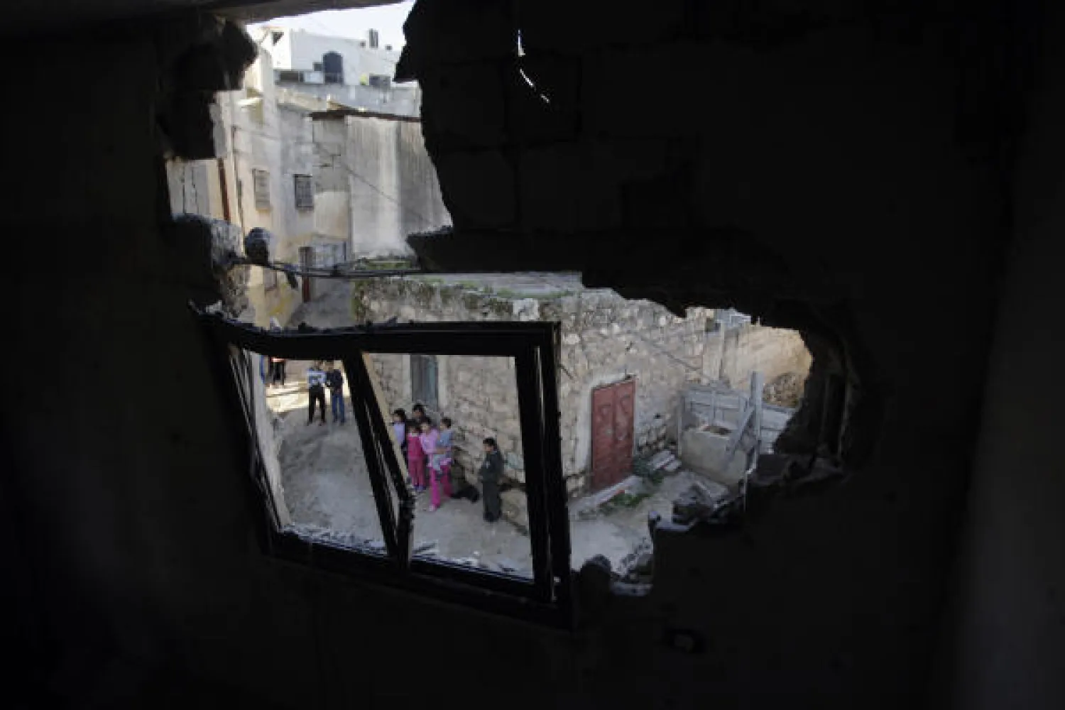 إسرائيل تقتل أربعة نشطاء فلسطينيين في غارة بالضفة الغربية