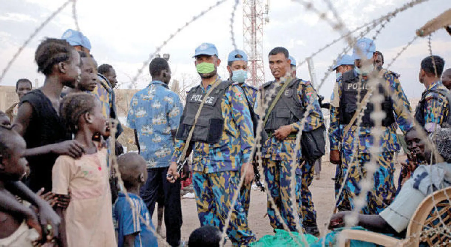 جنود بنغلاديشيون تابعون للأمم المتحدة في أحد معسكرات النازحين بمدينة ملكاك في جنوب السودان (أ.ف.ب)