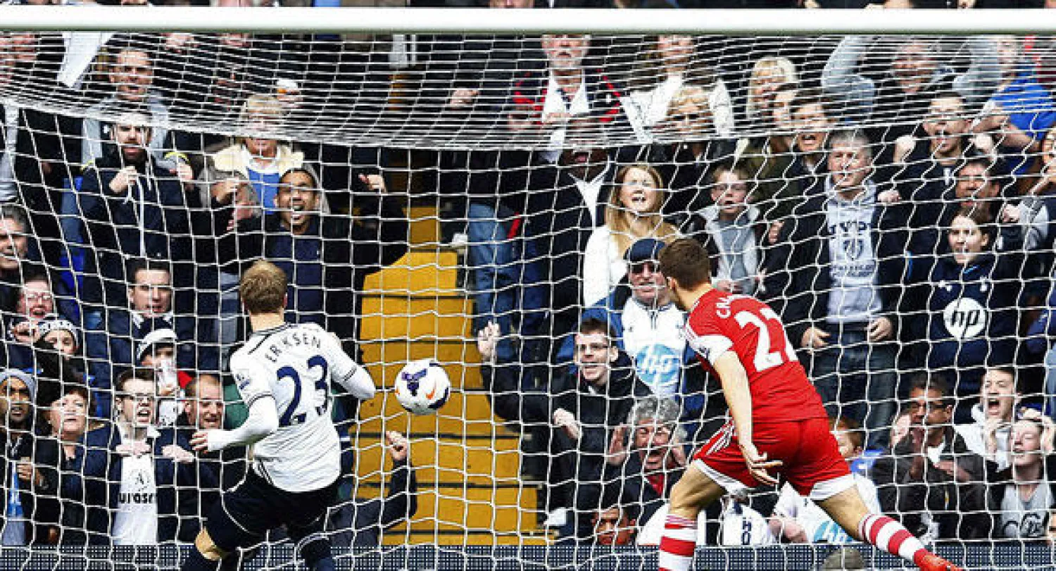 إريكسون نجم توتنهام ومنقذه (رقم 23) يسجل هدفه الثاني في شباك ساوثهامبتون (رويترز)