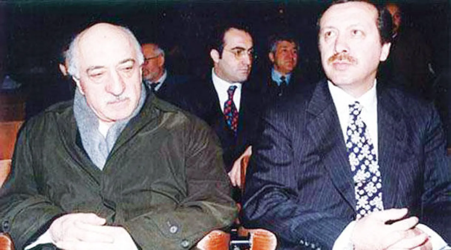 صورة أرشيفية تجمع أردوغان وغولن