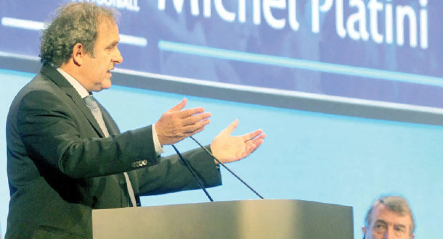 بلاتيني رئيس الاتحاد الأوروبي يلقي كلمته خلال مؤتمر اليويفا العام (أ.ف.ب)