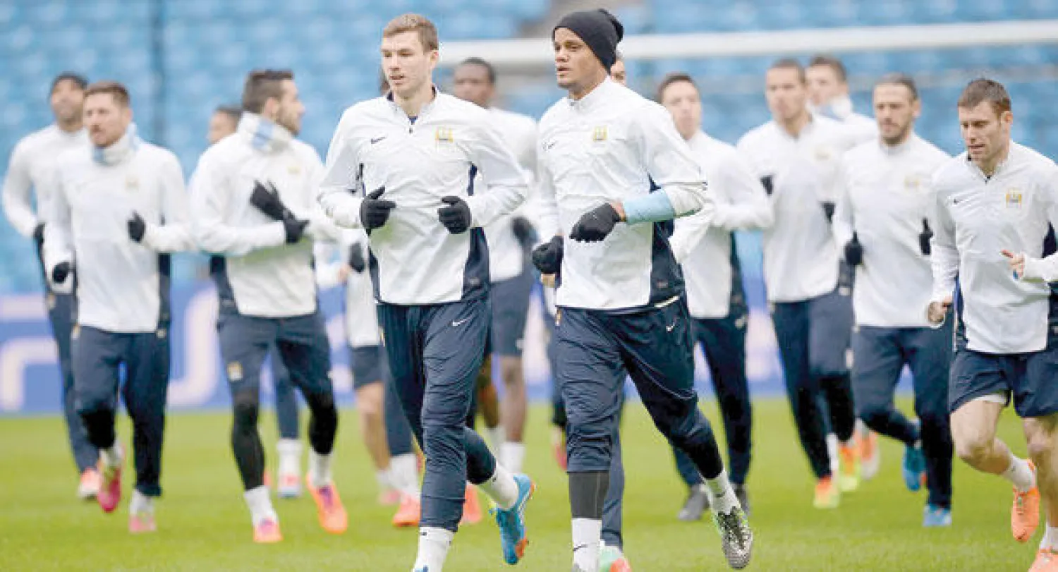 فريق مانشستر سيتي مرشح لتعميق جروح آرسنال (رويترز)