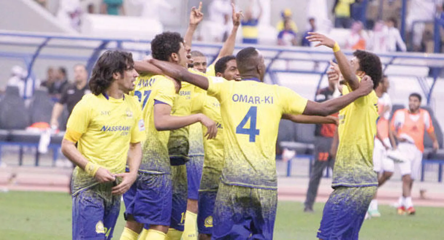 لاعبو النصر يحتفلون بلقب الدوري السعودي أول من أمس (تصوير: سعد العنزي)