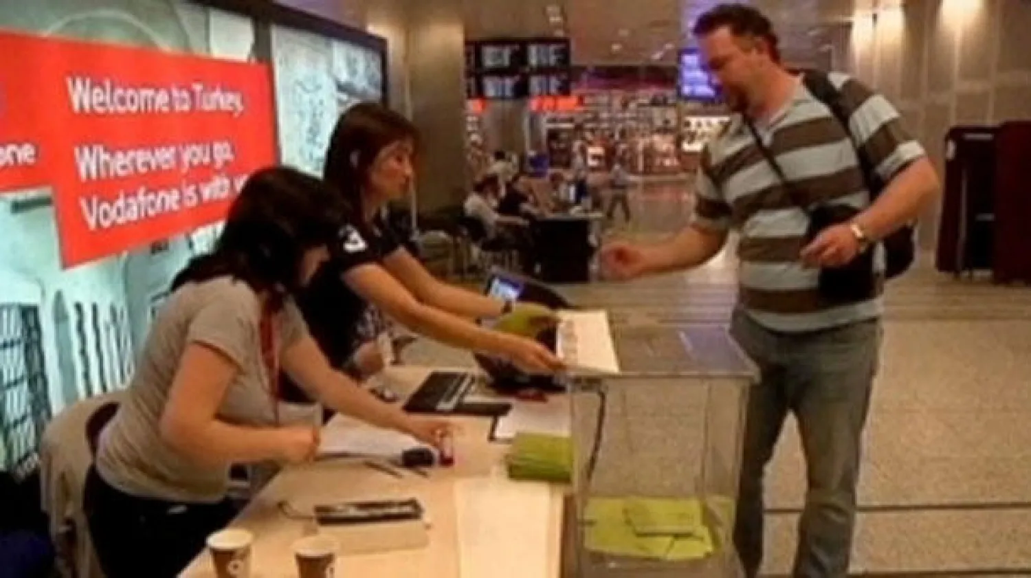 قبيل فتح الصناديق: صمت إعلامي وحجب «تويتر» و«يوتيوب»