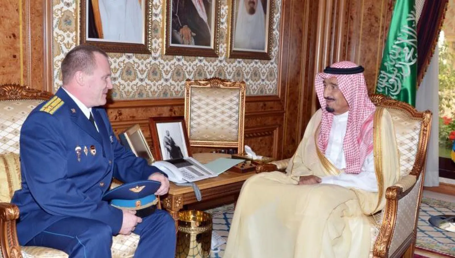 الأمير سلمان لدى تسلمه رسالة وزير الدفاع الروسي (واس)