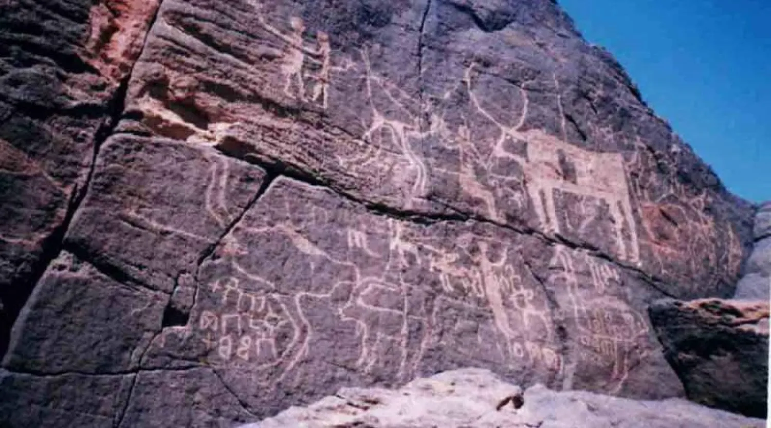 تسوير عشرة مواقع تاريخية في قرى وهجر جنوب السعودية