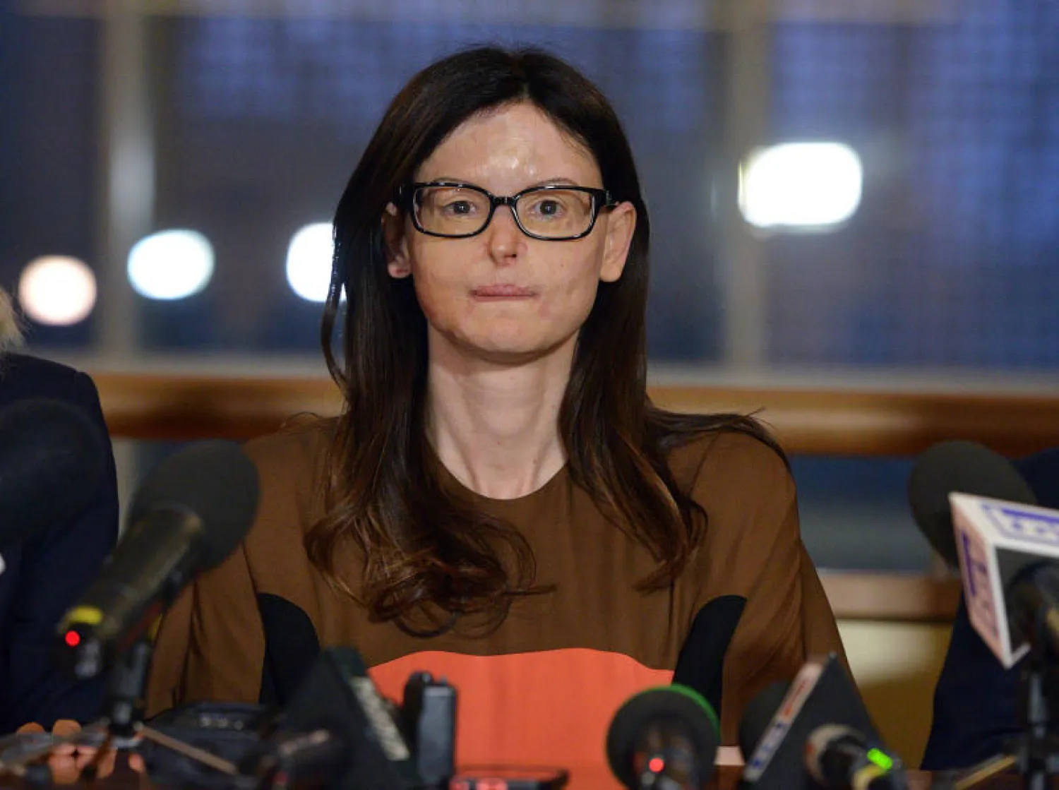 السجن 20 عاما لرجل تسبب في تشويه وجه امرأة في إيطاليا