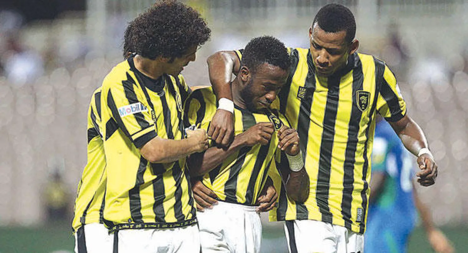 لاعبو الاتحاد يحتفلون بأحد أهدافهم في المباراة الأخيرة أمام الشعلة (تصوير: عبد الله بازهير)