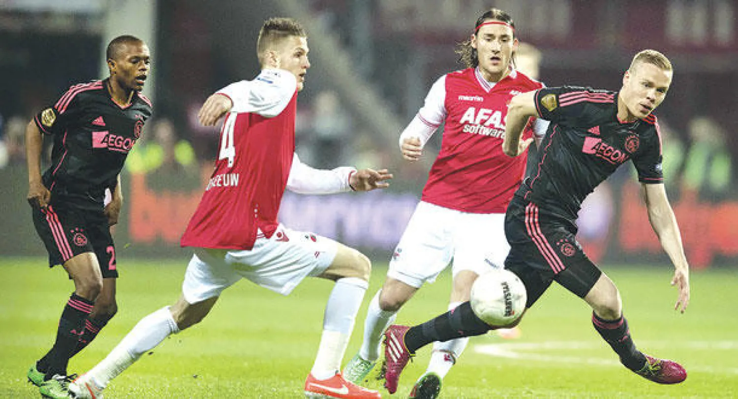 من مباراة أياكس وتونتني انشكيده في الدوري الهولندي (أ.ف.ب)