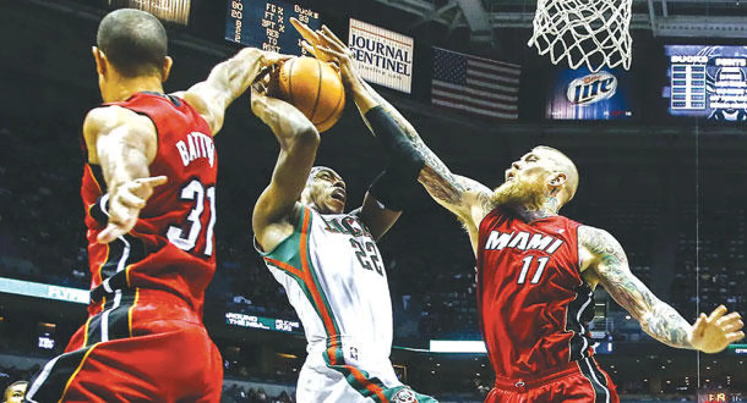 من مباراة ميامي وفيلادلفيا في دوري السلة الأميركي (أ.ب)
