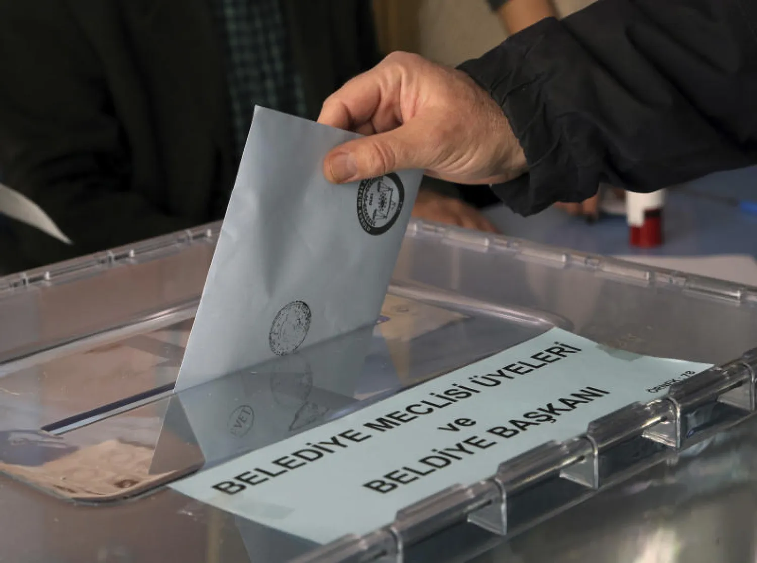 الأتراك يقترعون في انتخابات بلدية حاسمة