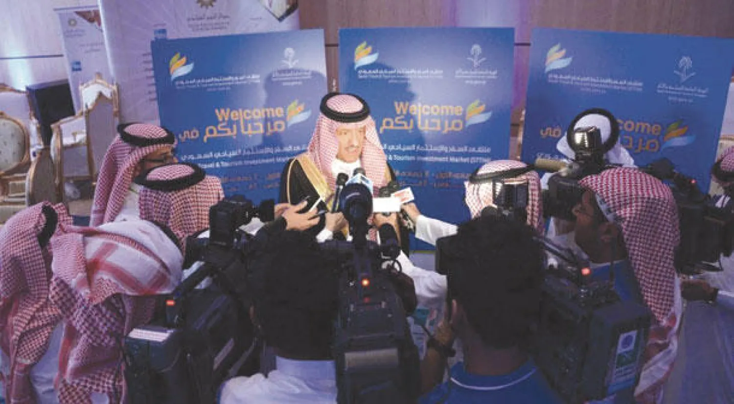 الأمير سلطان بن سلمان لدى حديثه للإعلاميين