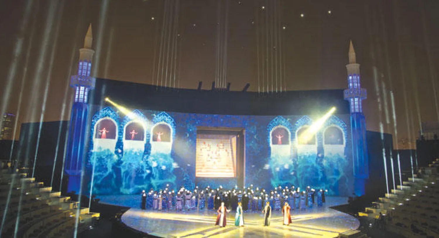 الفنانون علي الحجار وحسين الجسمي ومحمد عساف ولطفي بشناق خلال أداء العرض