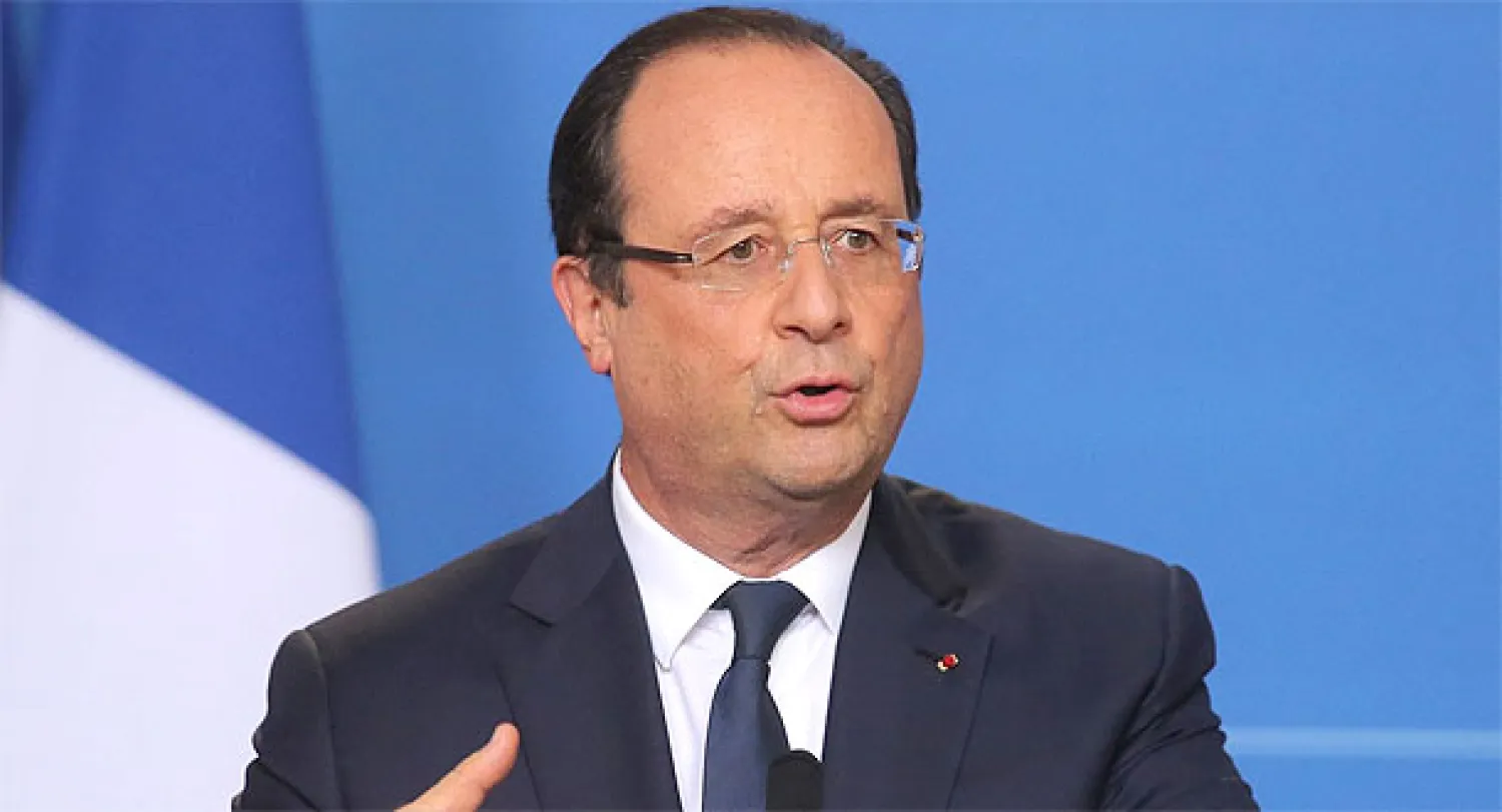 الصحف الفرنسية تصف الرئيس هولاند بأنه أصبح عاريا.. وتقول: يفترض أن الهزيمة حسمت أمر آيرولت