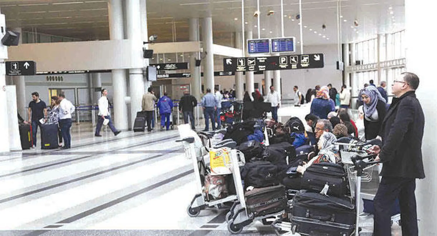 تعطلت حركة الطائرات من وإلى مطار رفيق الحريري ببيروت، صباح أمس،  بعد إضراب عمال المراقبة مدة ساعتين (تصوير: نبيل إسماعيل)