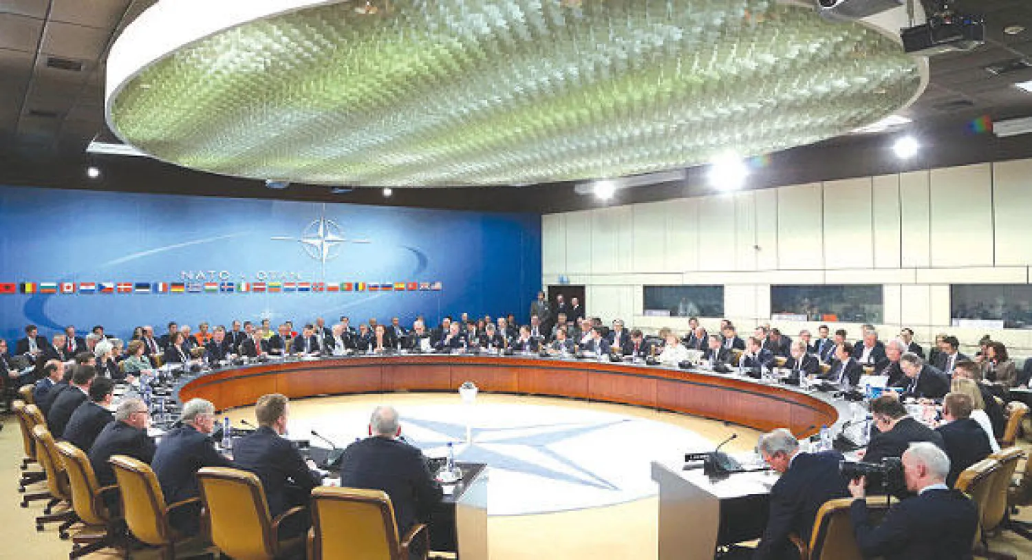 «الأطلسي» يوقف تعاونه مع موسكو  ويعزز شراكته مع كييف