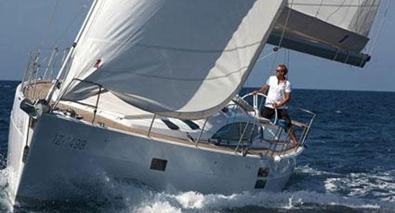 نجاة سائح فرنسي فقد السيطرة على قاربه قبالة السعودية