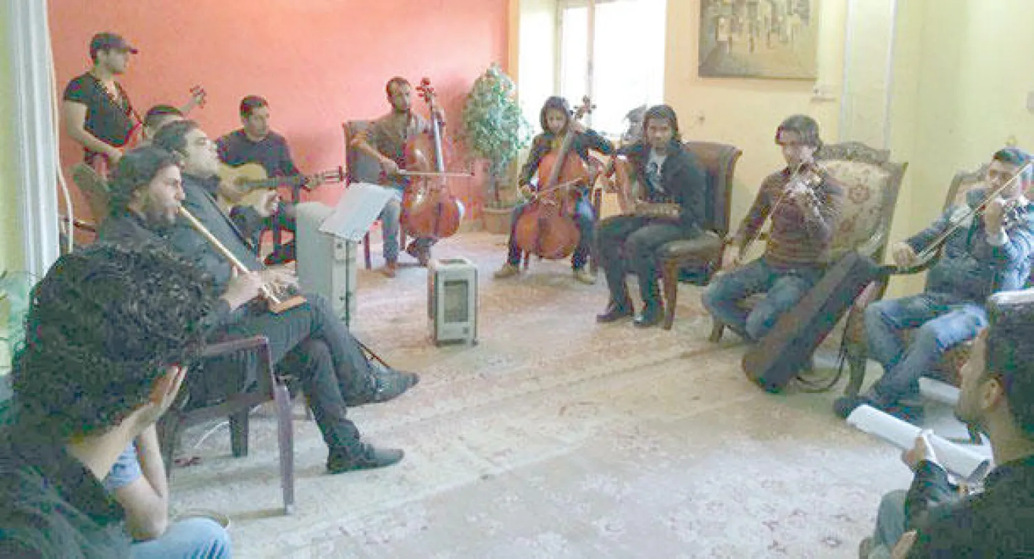 باحة المعهد الأهلي المخصص لتعليم الموسيقى والأغنيات التراثية في منطقة الكرادة ببغداد