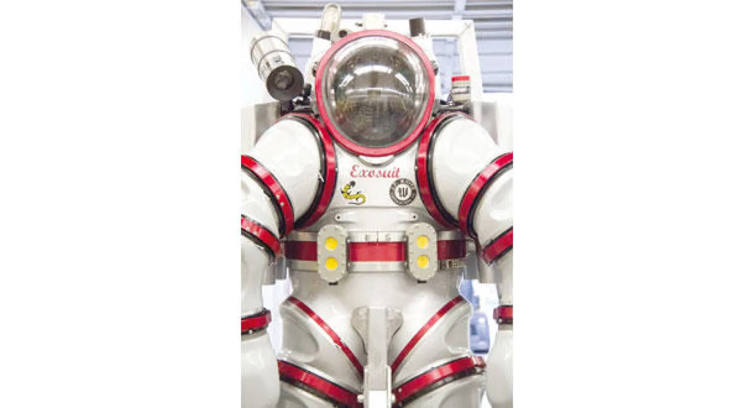 بزة فضائية لاكتشاف أعماق المحيطات