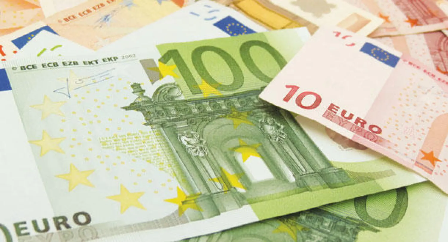 عجز الموازنة يقلل من مصداقية فرنسا لدى الاتحاد الأوروبي وألمانيا