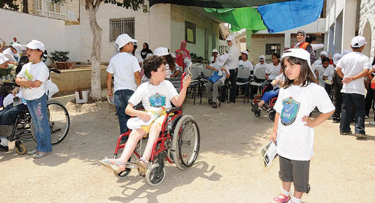 ذوو الاحتياجات الخاصة يشاركون في عرض راقص في رام الله