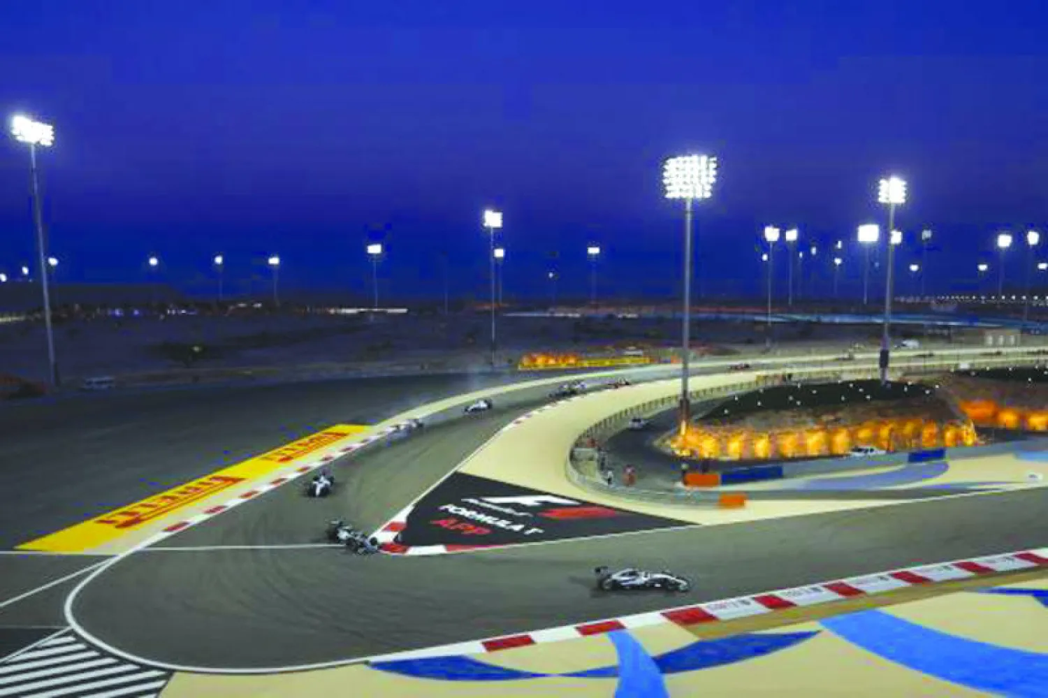 جانب من منافسات «الفورمولا1» في البحرين أمس (إ.ب.أ)