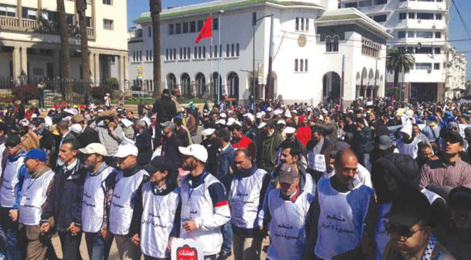 جانب من المسيرة الاحتجاجية على السياسة الحكومية في مدينة الدار البيضاء أمس (تصوير: مصطفى حبيس)