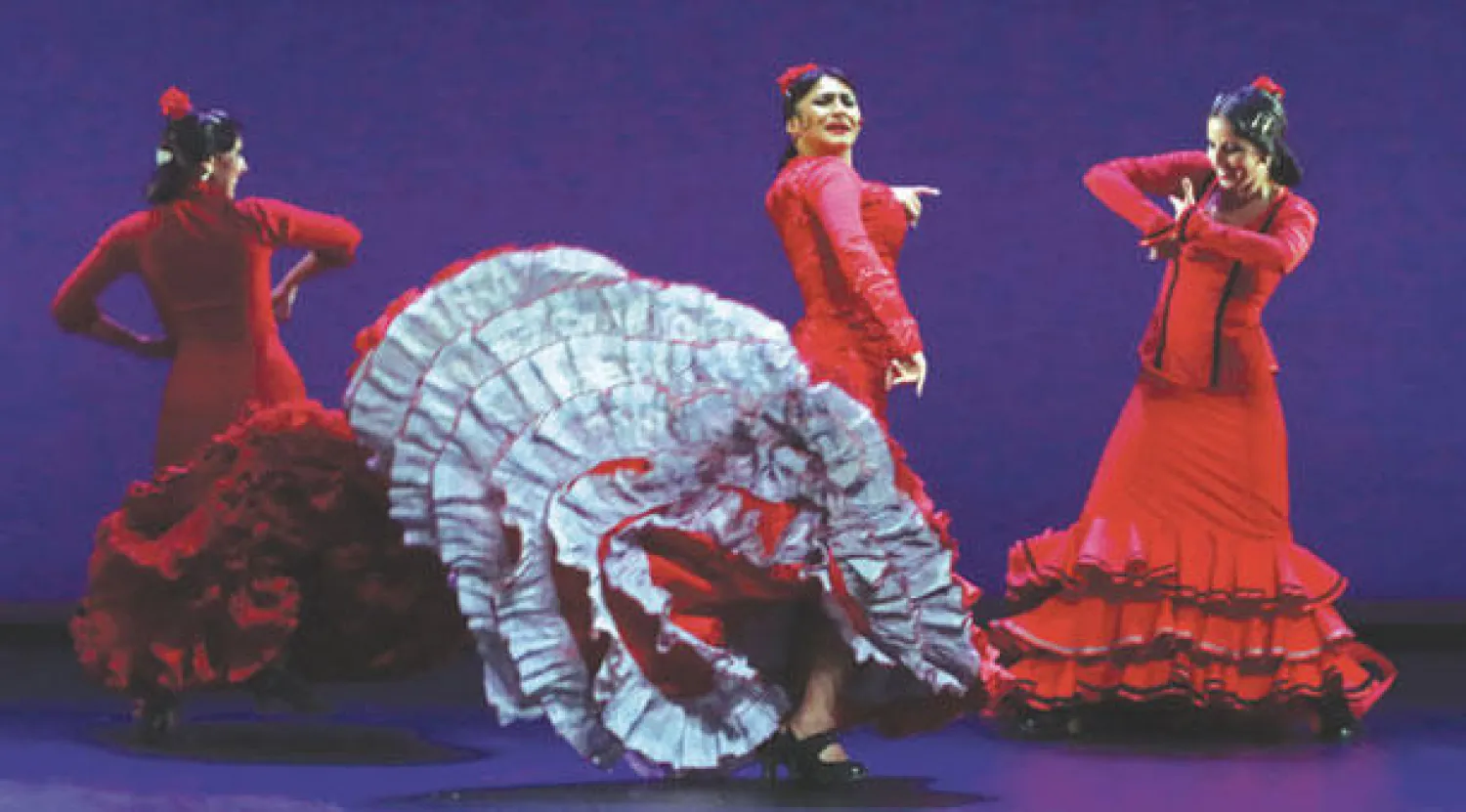 مدينة سان دييغو الأميركية تحتفل بإيقاع الرقص الإسباني الملتهب