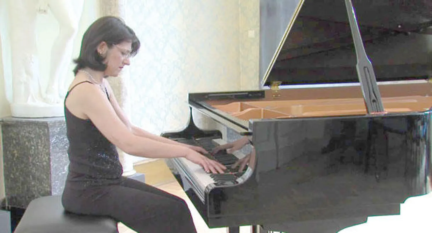 عازفة البيانو سلافة حداد («الشرق الأوسط»)