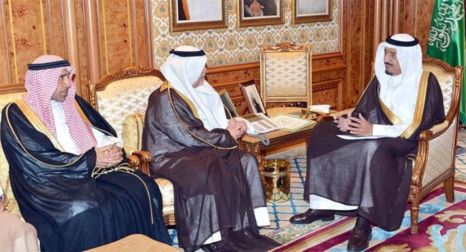 ولي العهد يستقبل وزير الثقافة والإعلام والمشرف على الإعلام الداخلي
