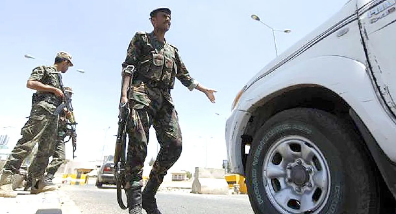 مقتل خمسة جنود يمنيين واختطاف ضابط في هجوم مسلح بالمكلا