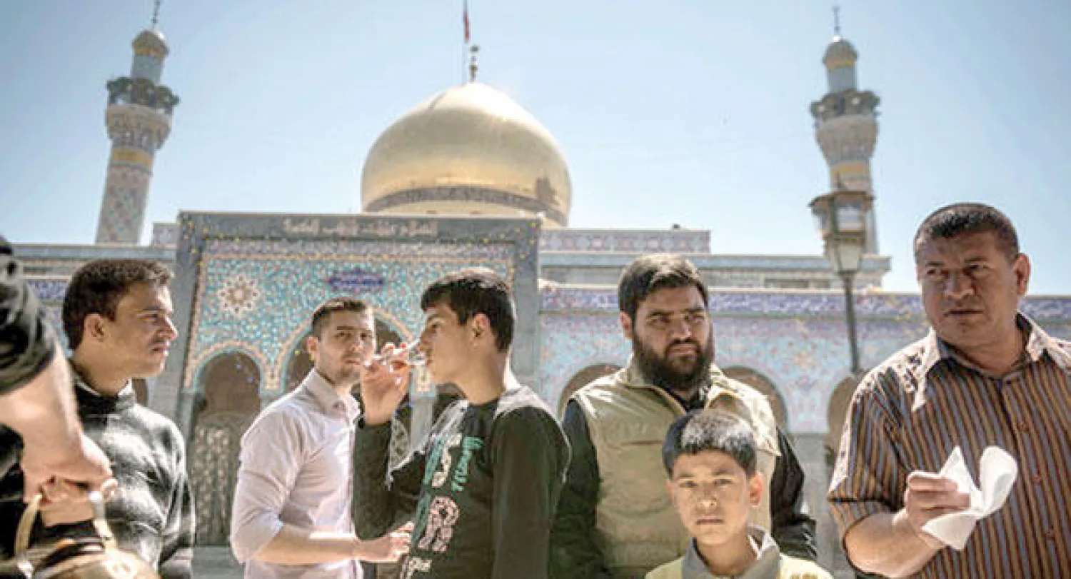 زوار في مرقد السيدة زينب قرب دمشق (نيويورك تايمز)