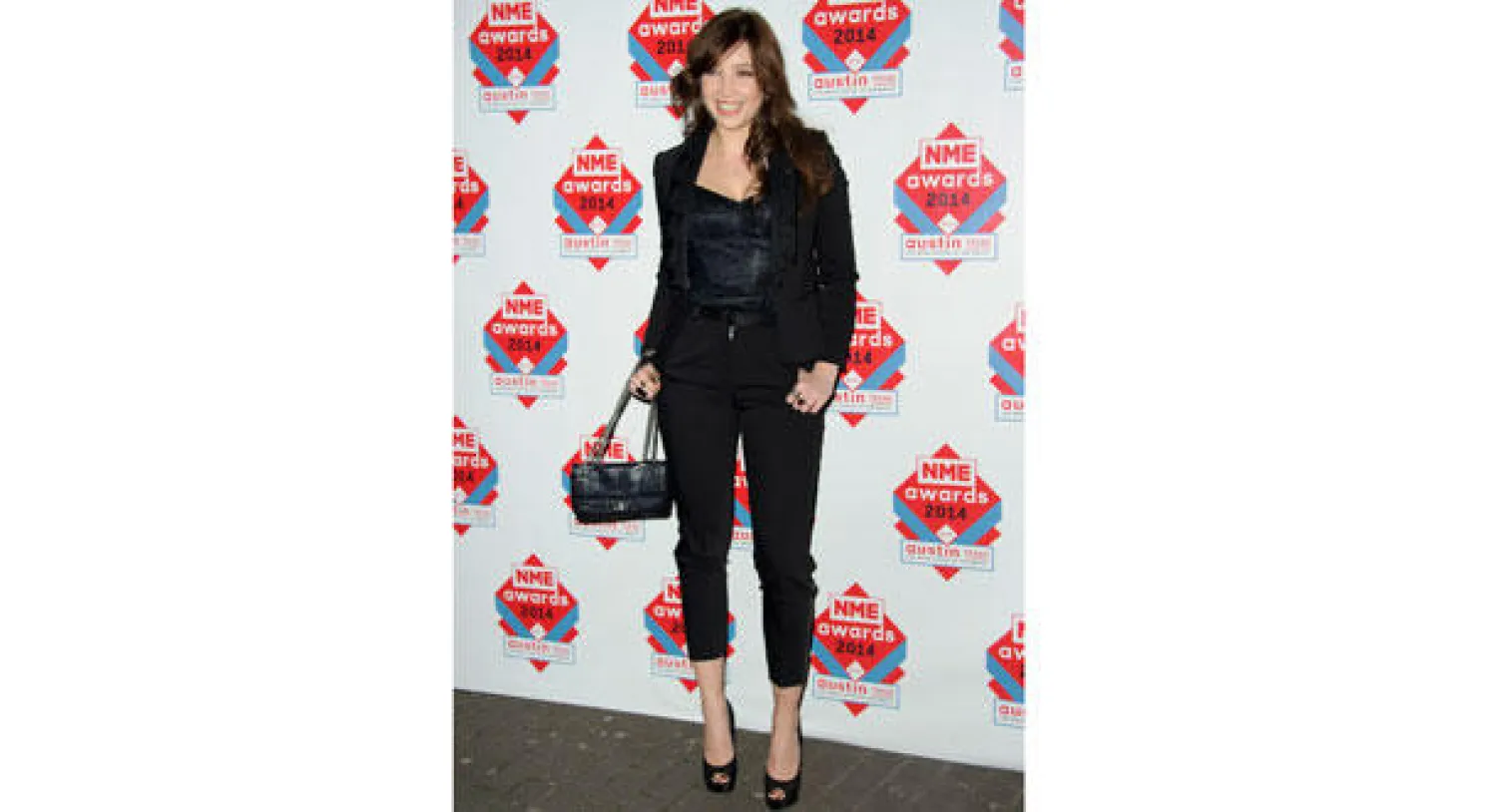 العارضة دايزي لو