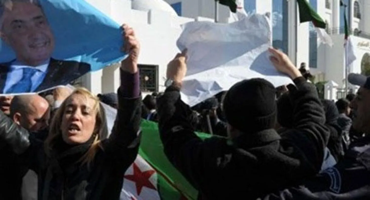 «كفاية» الجزائرية تعلن تنظيم مظاهرات السبت  في ولايات الشرق تعبيرا عن رفض «ولاية رابعة» لبوتفليقة