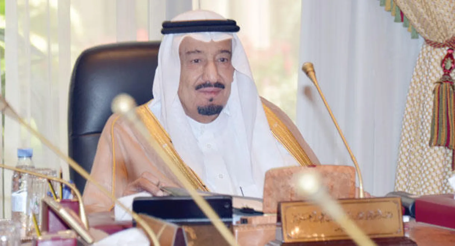 الأمير سلمان بن عبد العزيز خلال ترؤسه اجتماع مجلس إدارة دارة الملك عبد العزيز في الرياض أمس (واس)