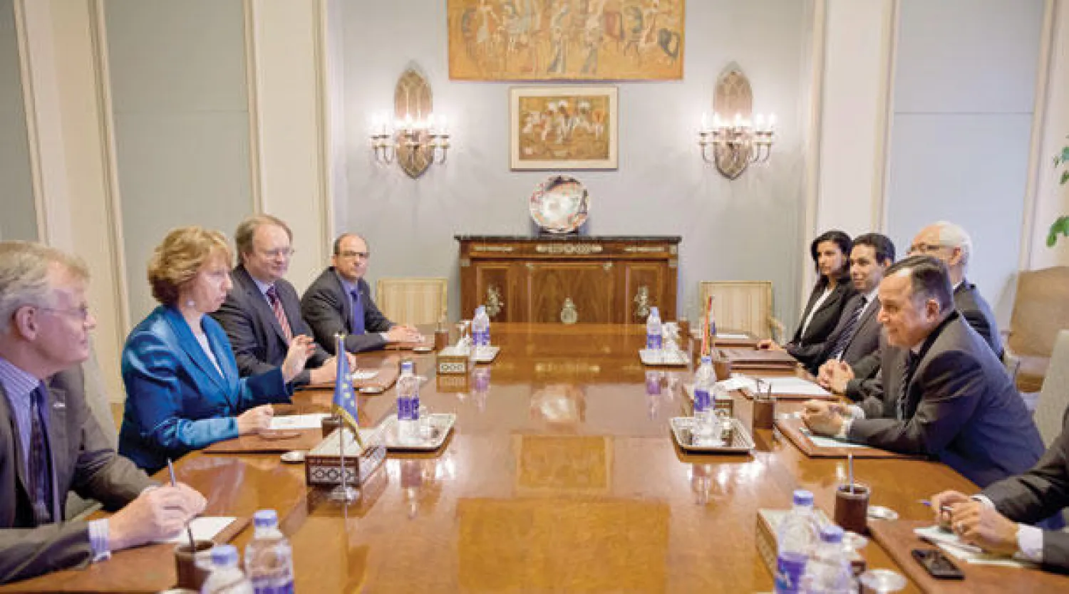 كاثرين اشتون ووزير الخارجية نبيل فهمي خلال اجتماع عقد في مقر وزارة الخارجية المصرية (أ.ف.ب)