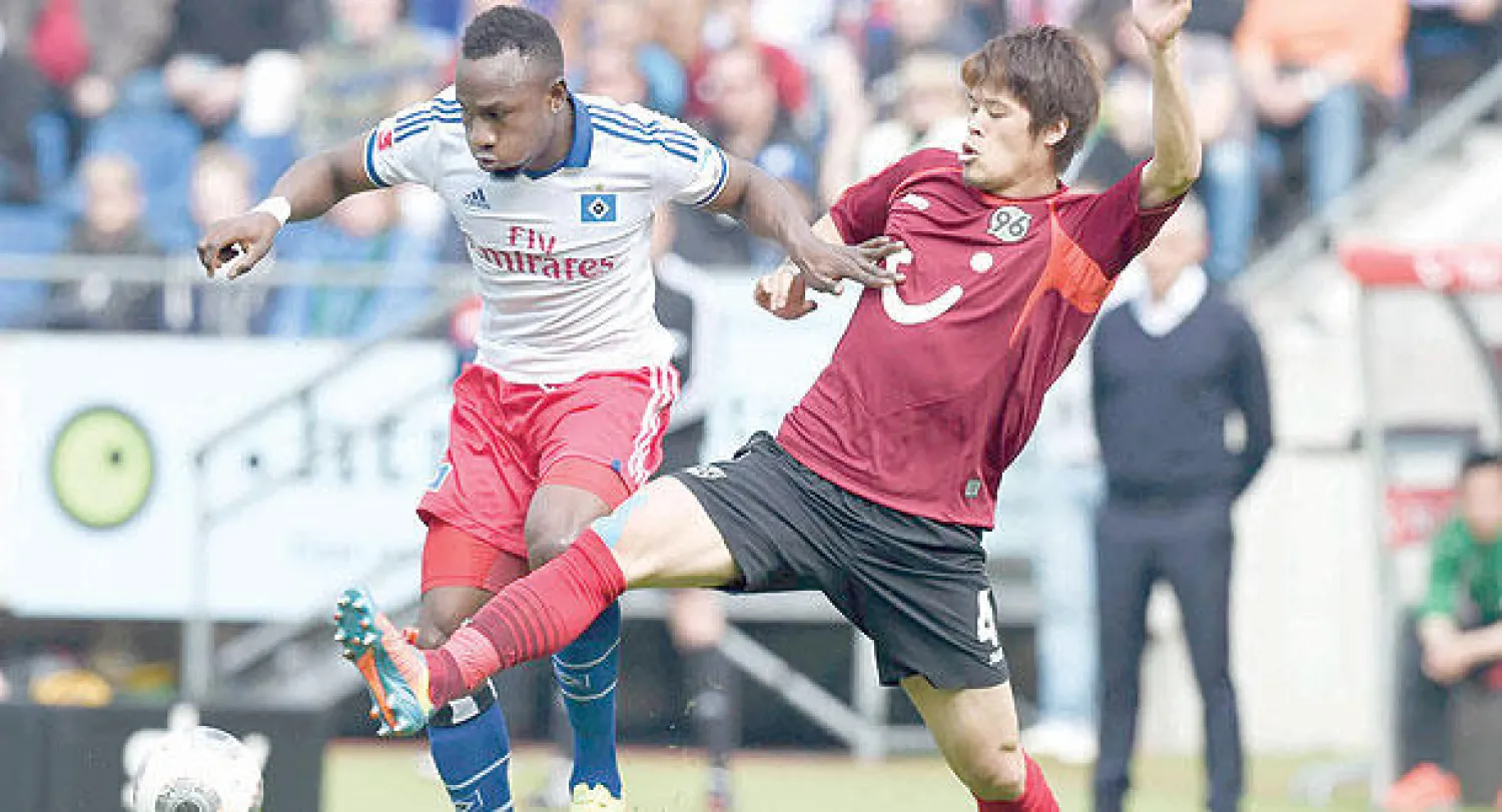 من مباراة هامبورغ وهانوفر في الدوري الألماني (رويترز)