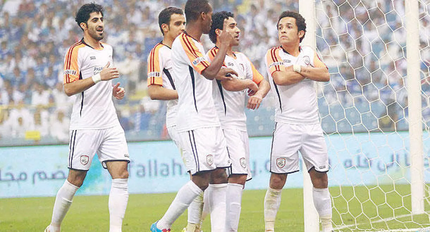 لاعبو الشباب يحتفلون بهدف الفوز أمام الهلال في كأس الملك (تصوير: حميد الحربي)